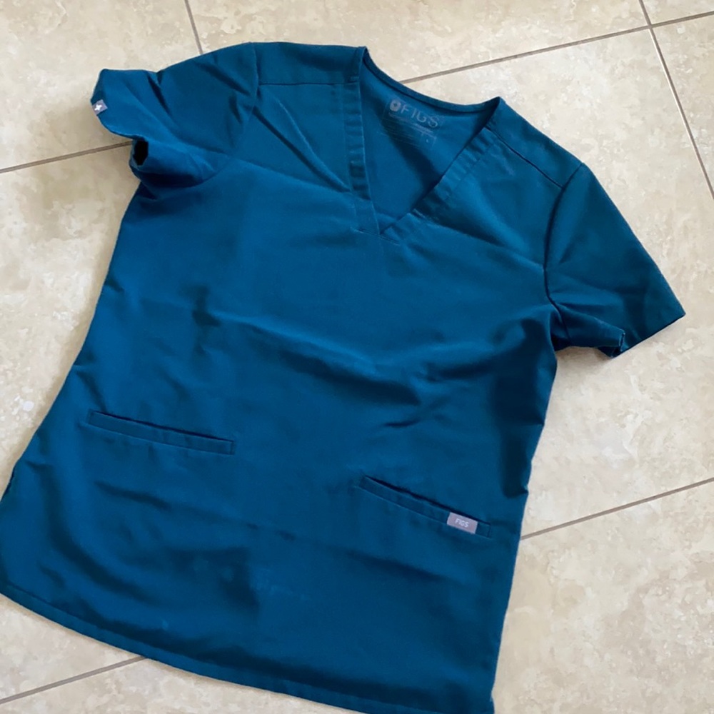 Figs scrub top S
